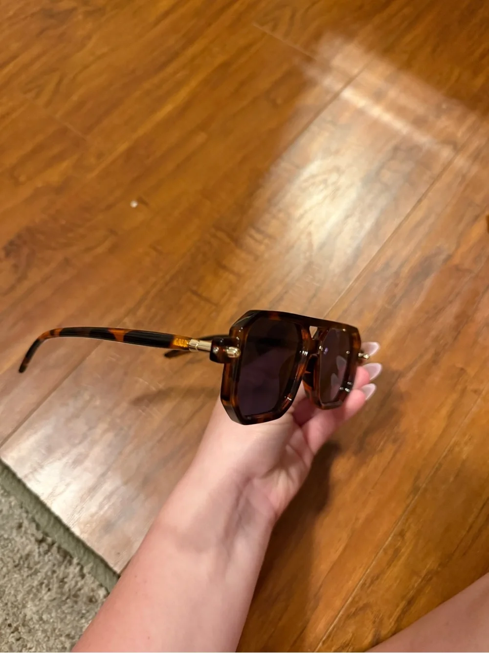 Tortoiseshell woman’s Sunglasses - Dark Lens